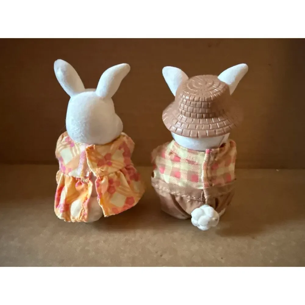 Li'l Woodzeez Hopping Goods Family Amelia & Elliot White Rabbits